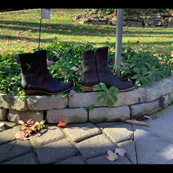 UGG Expresso Leather Finnegan W 10. Great Condition - Picture 4 of 12